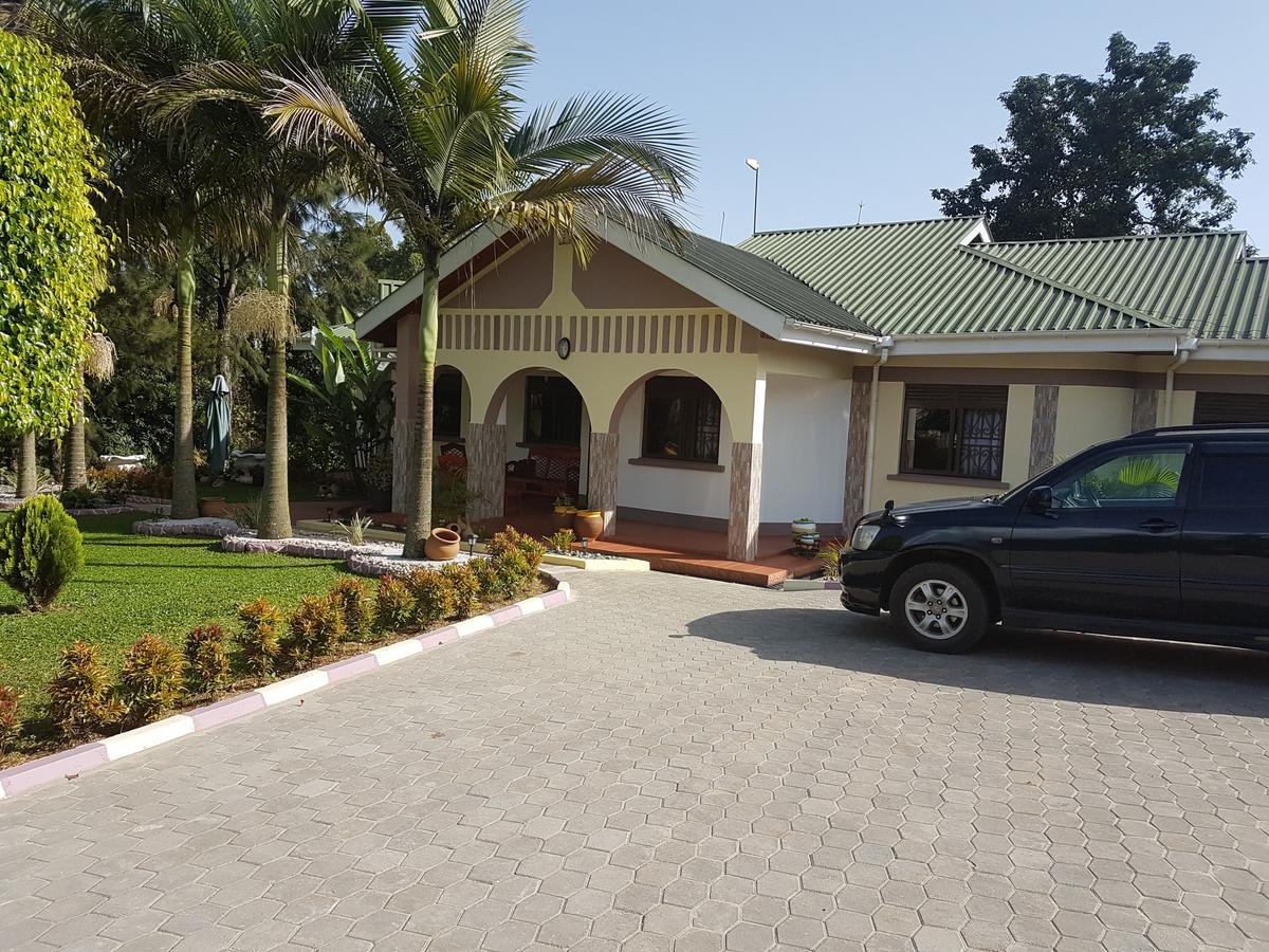 Fort Portal Sheevy"S Bed N Breakfast מראה חיצוני תמונה