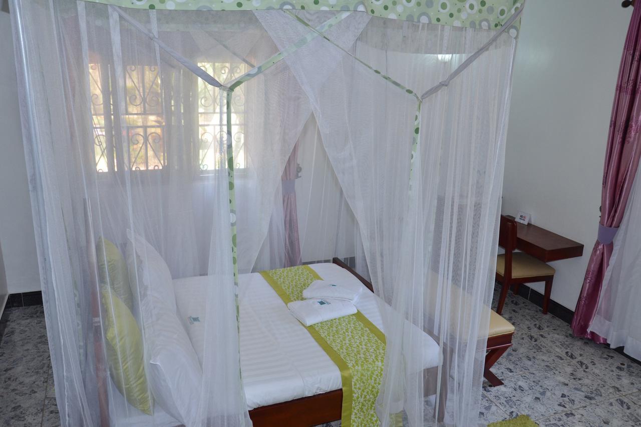 Fort Portal Sheevy"S Bed N Breakfast מראה חיצוני תמונה